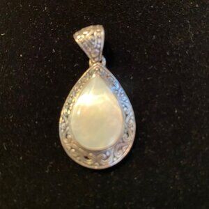 Pearl and silver Pendant